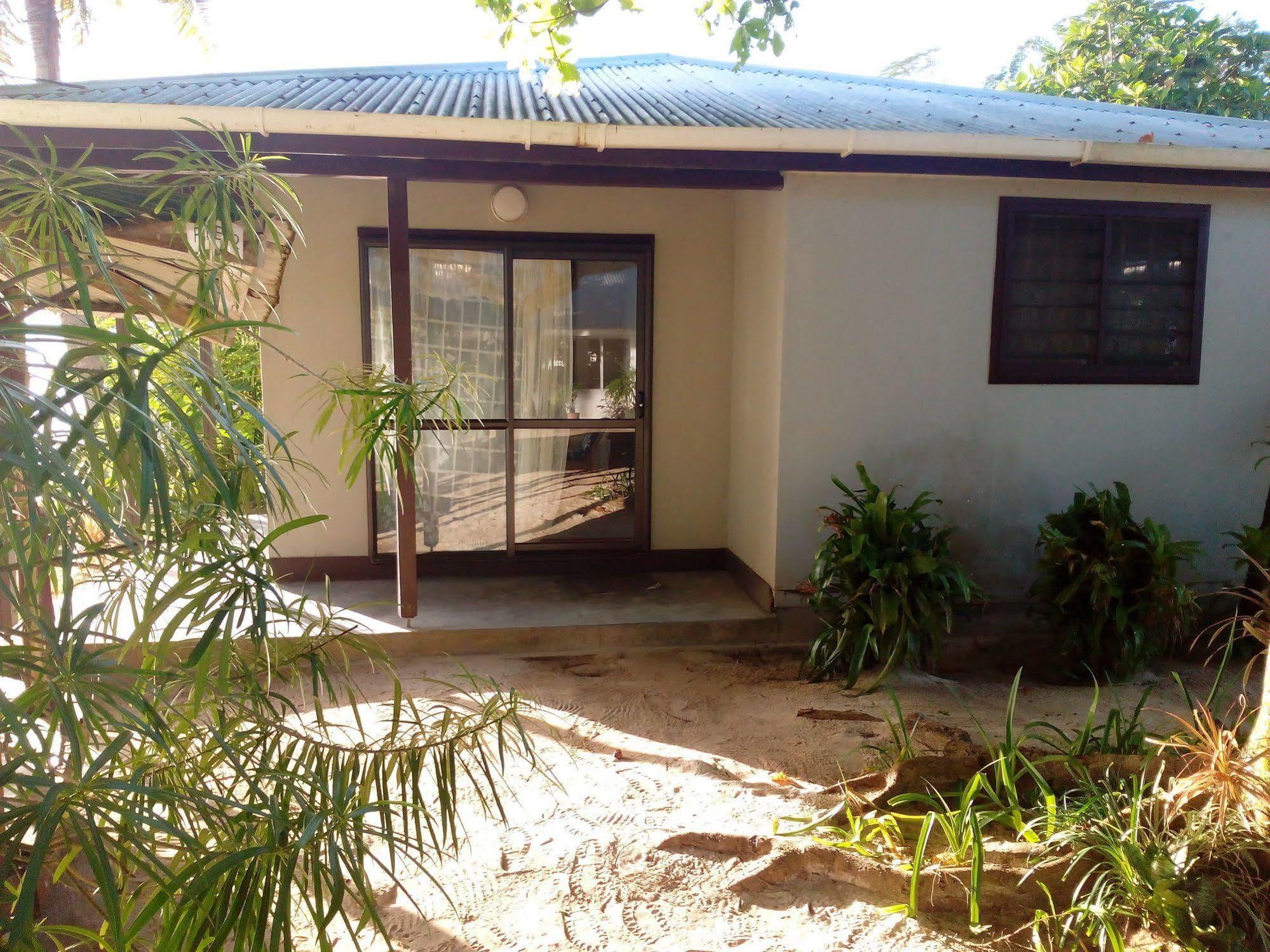 Vacations Beach Fale Hotell Manase Exteriör bild