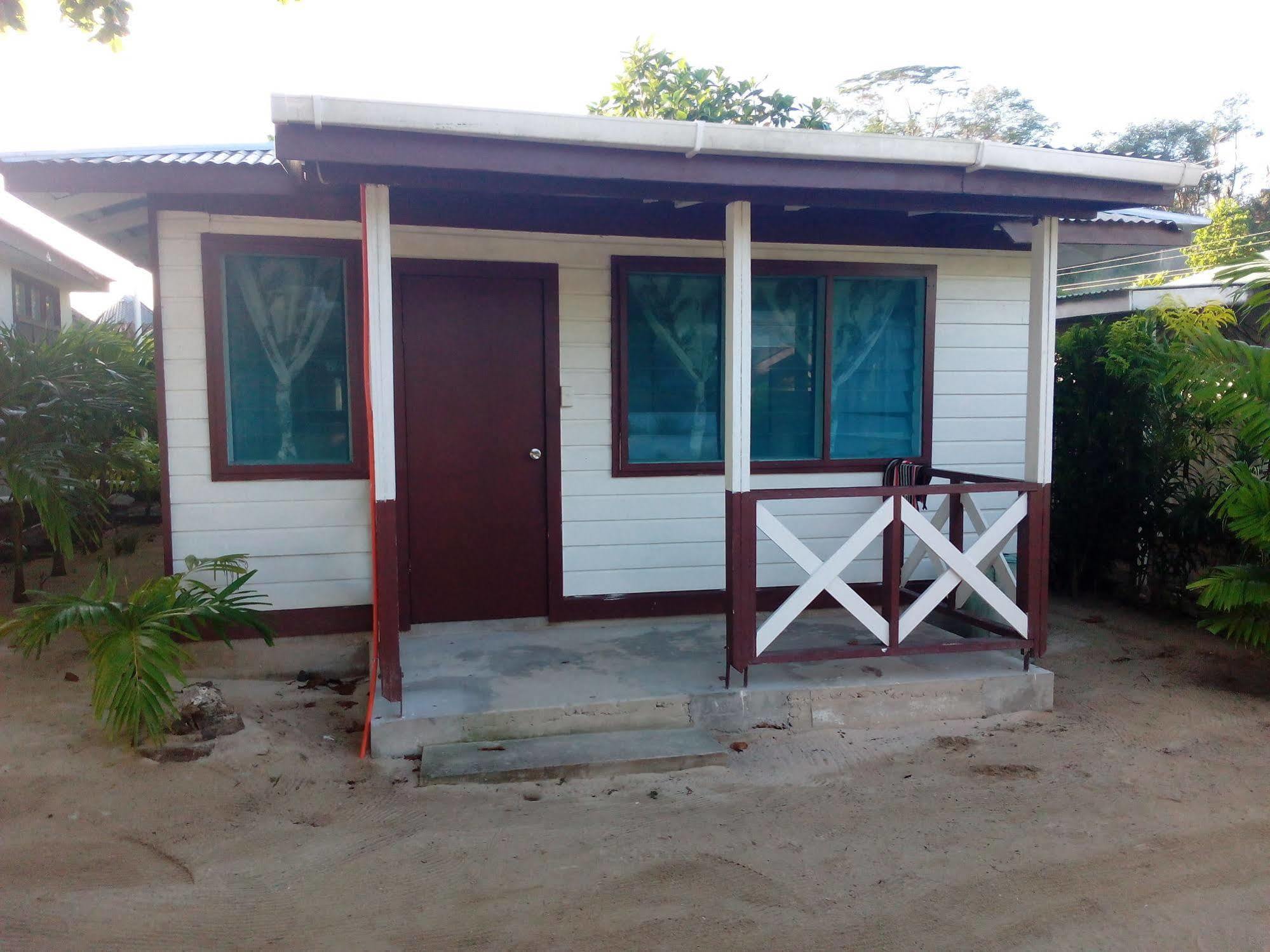 Vacations Beach Fale Hotell Manase Exteriör bild